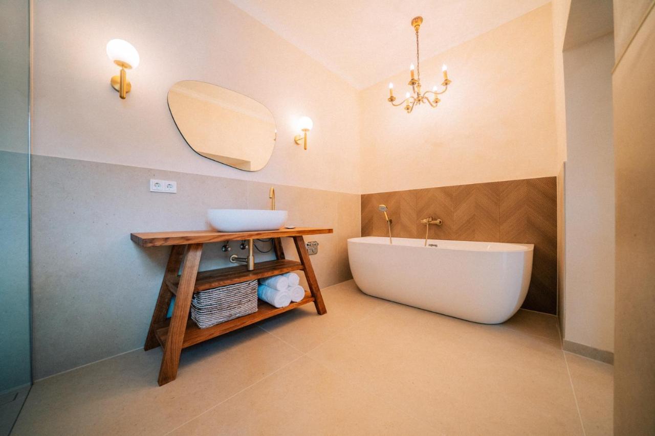 Gut Foersterlay - Exklusive Boutique Apartments Im Historischen Winzerhaus Direkt An Der Mosel Lösnich エクステリア 写真
