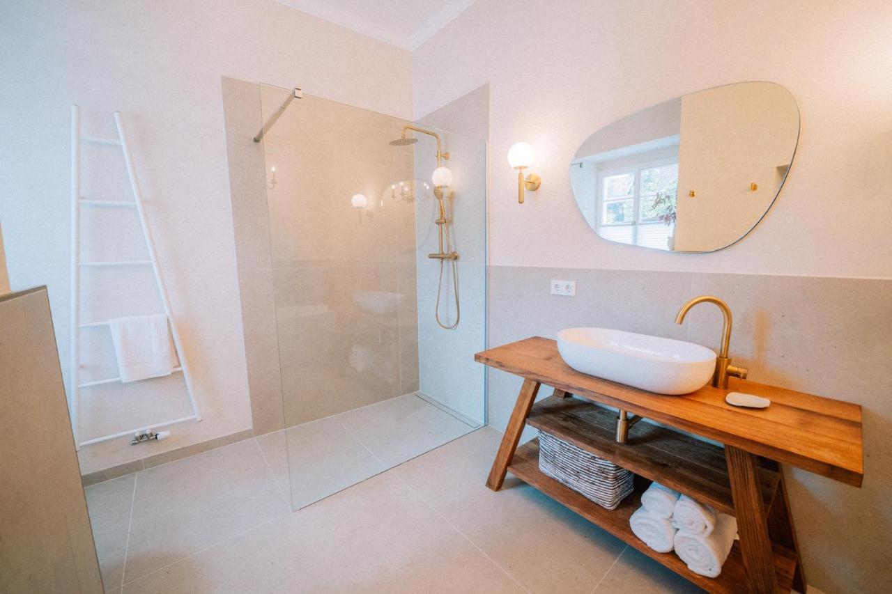 Gut Foersterlay - Exklusive Boutique Apartments Im Historischen Winzerhaus Direkt An Der Mosel Lösnich エクステリア 写真